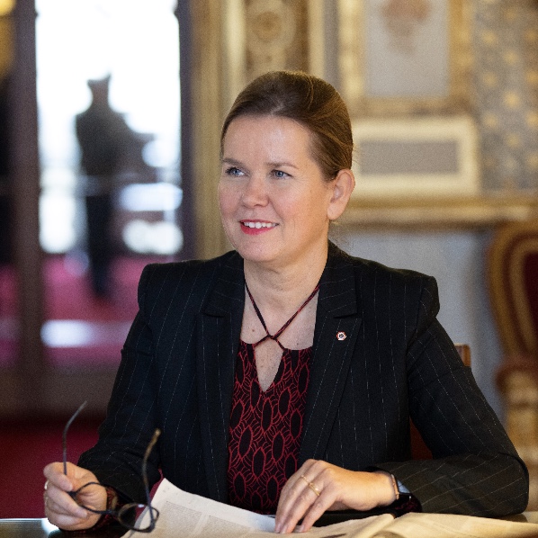 Marta assise salle des Conférences